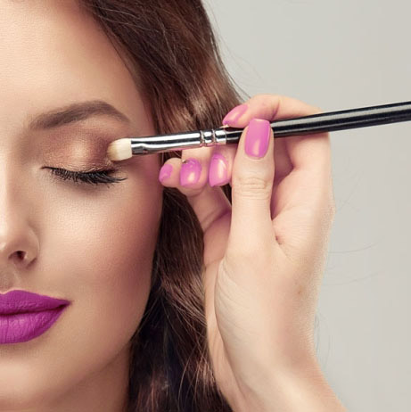 makeup-artist-applies-eye-shadow-1200x628-cropped-1 (1)